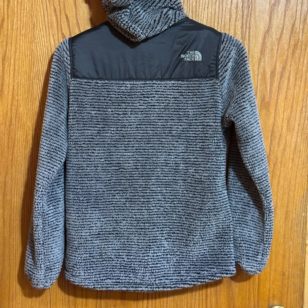 The North Face Girls' Sz 14-16‎ Oso Hoodie mid grey periscope grey stripe color